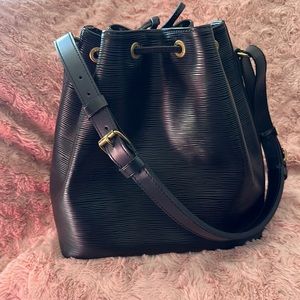 Auth Louis Vuitton Epi Noe Black A20972